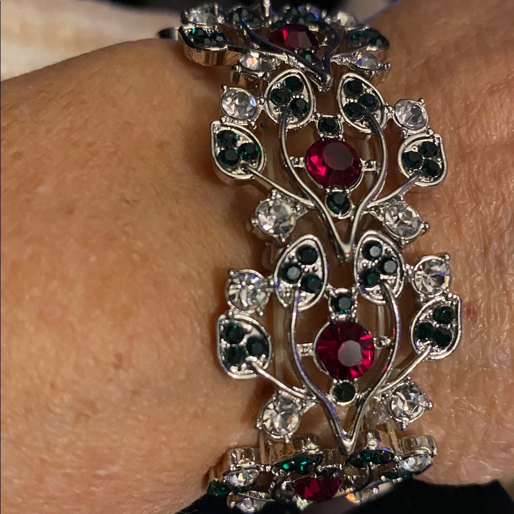Elegant Red and Green Gemstone bracelet
